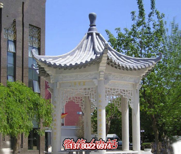 精美漢白玉鏤空涼亭，為校園休息區(qū)提供清涼休息空間