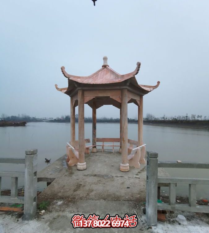 河邊大理石涼亭雕塑，欣賞晚霞紅