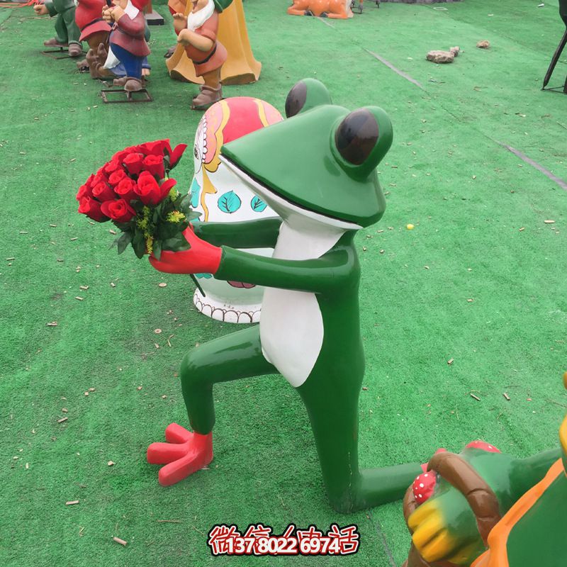 玻璃鋼雕塑，玫瑰青蛙拿玻璃公園裝飾