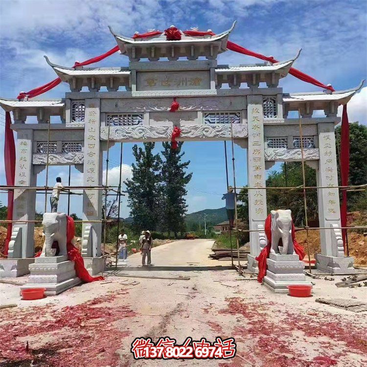 集道路四柱、花崗巖、花崗石雕和牌樓于一體的精美絕倫藝術(shù)品