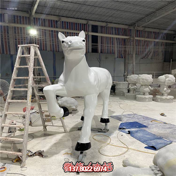 玻璃鋼馬雕塑，點綴戶外園林