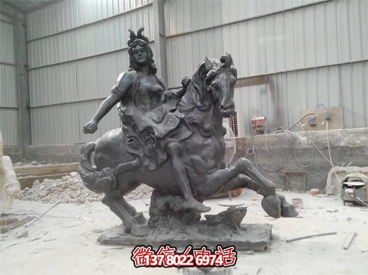 超越傳統(tǒng)，探索未知的玻璃鋼騎馬擺件