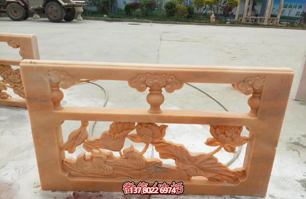 紅色浮雕護(hù)欄，點(diǎn)綴陽臺(tái)庭院裝飾