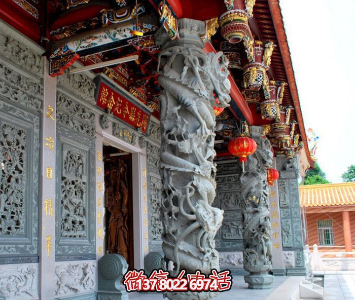 龍柱浮雕，裝飾寺廟門前景觀