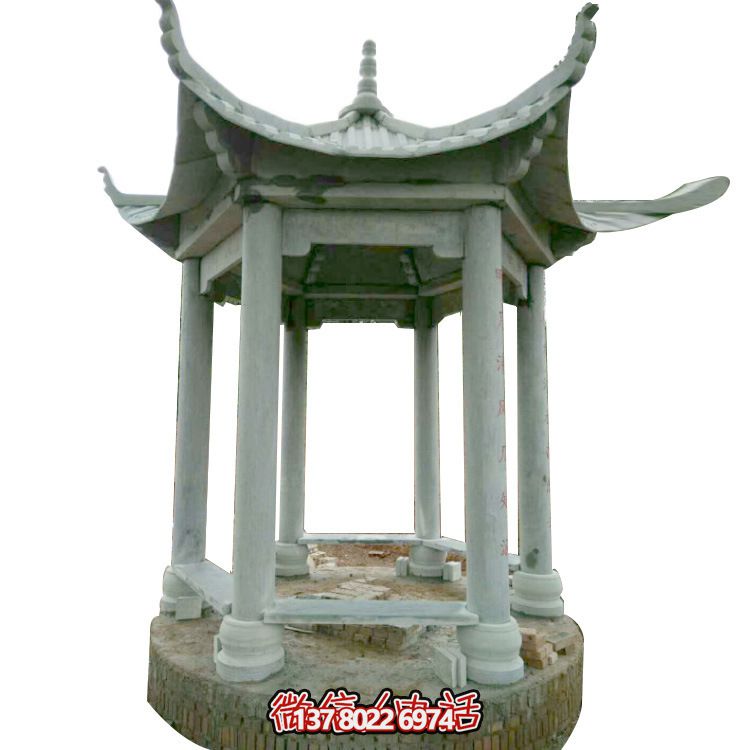 山頂簡易涼亭，讓您輕松觀賞美景